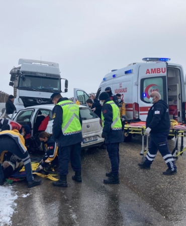 DENİZBANK'TA ÇALIŞIRKEN GEÇİRDİĞİ KAZA HAYATINI KARARTTI BİR HAFTA YOĞUN BAKIMDA KALAN GENÇ KADIN KOLOSTOMİ TORBASI İLE HAYATINI SÜRDÜRÜYOR, KAZA SONRASI KENDİSİNE EPİLEPSİ VE VERTİGO TANISI KONULDU HASTANELERDEN UMDUĞU ORANDA ENGELLİ RAPORU ALAMAYAN ÖZGE TAŞLAK: "ADLİ TIP KURUMU 'SENİN HİÇBİR ŞEYİN YOK, ORANIN SIFIR, İYİLEŞMİŞSİN' RAPORU VERDİ" "MAHKEME, DOSYAYI ADLİ TIP ÜST KURUMU'NA GÖNDERME KARARI ALDI, GELECEK RAPORDAN UMUTLUYUM" "DENİZBANK YETKİLİLERİ İLGİLENMEDİ, KAZA SONRASI YARDIMCI OLMAMALARINA ÇOK ÜZÜLDÜM"
