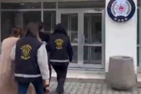 ESKİŞEHİR POLİSİ HIRSIZLARA GÖZ AÇTIRMIYOR BİR EVDEN 35 BİN TL ÇALAN KADIN ŞÜPHELİLER YAKALANDI