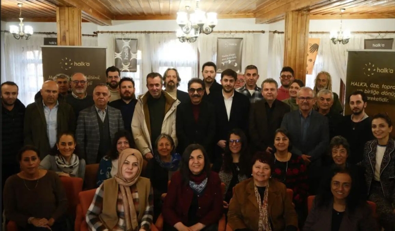 Halk'a ilk toplantisini yapti (004)