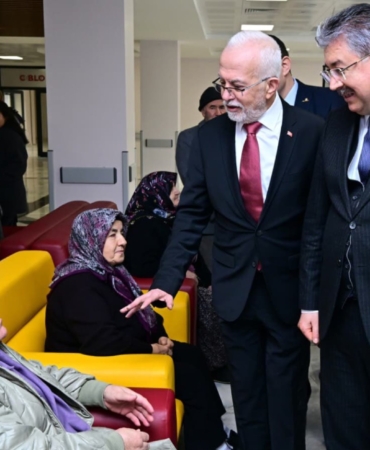 Sivrihisar-Devlet-Hastanesini-ziyaret-ederek-Il-Saglik-Muduru-Doc-Dr-Yasar-Bildirici-ve-hastane-yonetiminden-yurutulen-saglik-hizmetleri-hakkinda-bilgi-aldi12