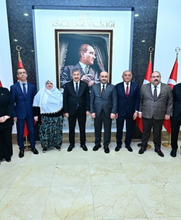 AK Parti Eskişehir Teşkilatı yöneticileri Vali Yılmaz'ı ziyaret etti