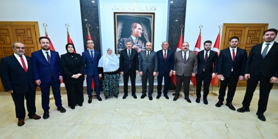 AK Parti Eskişehir Teşkilatı yöneticileri Vali Yılmaz'ı ziyaret etti