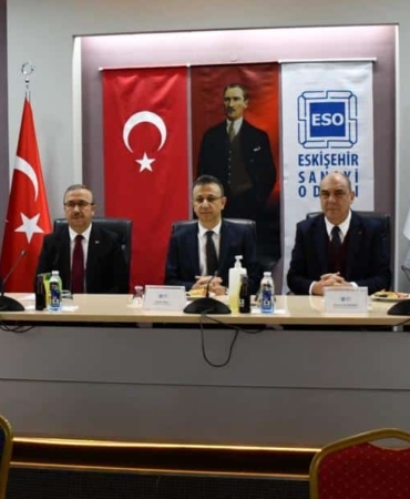 e7cdee033f23d7233718467e8d405893