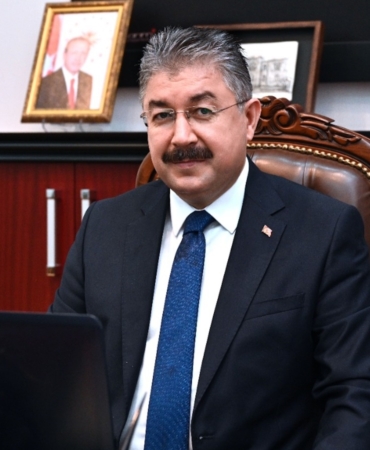 Vali Erdinç Yılmaz 6 Şubat depremi ile ilgili mesaj yayımladı