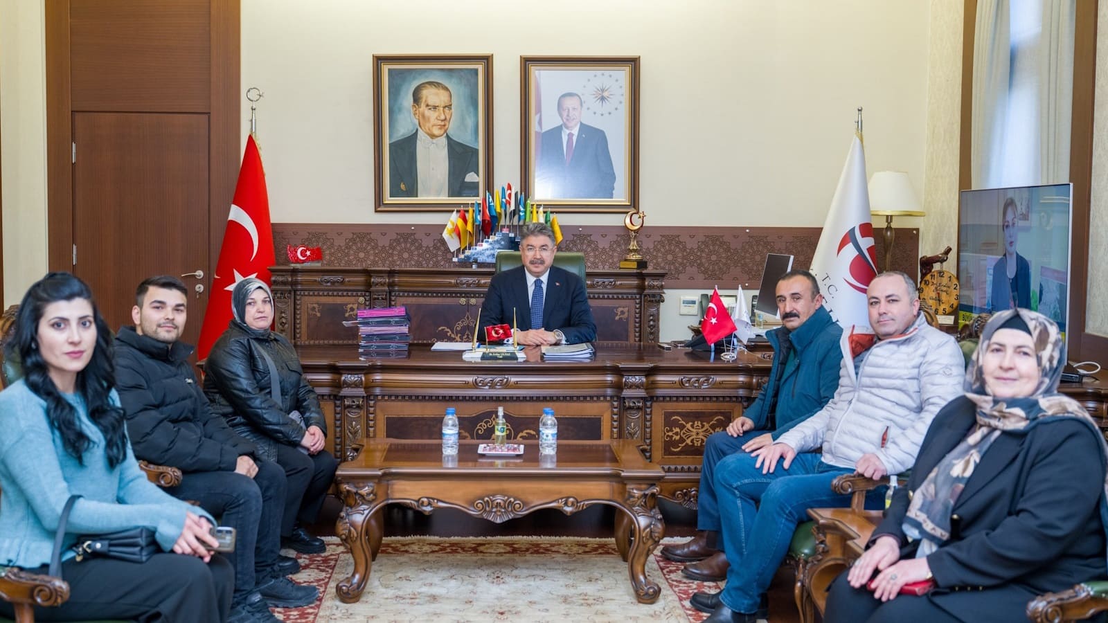 Vali Yılmaz huzurevi sakinlerini unutmadı