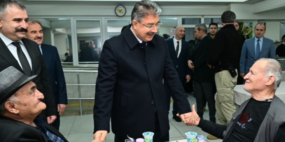 Vali Yılmaz huzurevi sakinlerini unutmadı