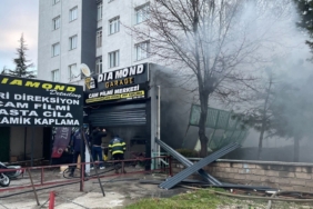 Odunpazarı Borsa Bulvarı’nda araç aksesuarı dükkanında yangın