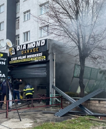 Odunpazarı Borsa Bulvarı’nda araç aksesuarı dükkanında yangın
