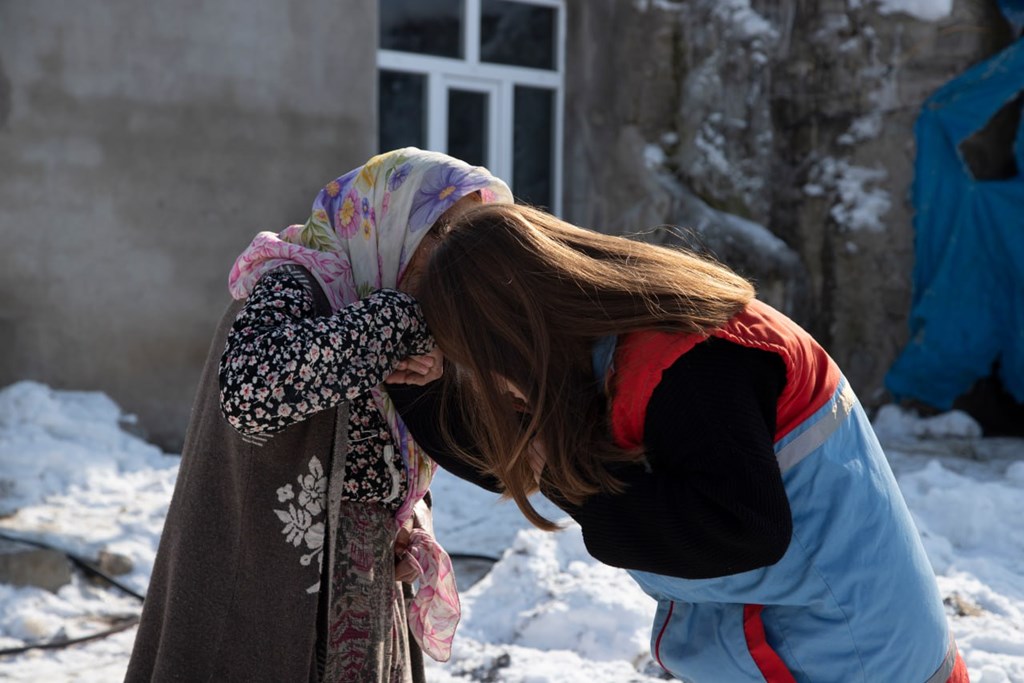 Ağrı'da ihtiyaç sahibi ailelere her gün sıcak yemek ulaştırılıyor