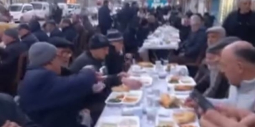 MAHALLELİ KENDİ İMKANLARIYLA BİN KİŞİYE İFTAR VERDİ