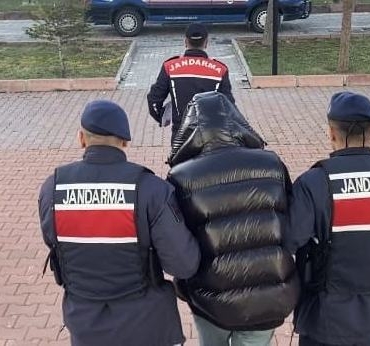 JANDARMADAN UYUŞTURUCU TACİRİNE BASKIN: 1 TUTUKLAMA