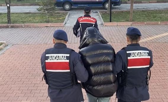 JANDARMADAN UYUŞTURUCU TACİRİNE BASKIN: 1 TUTUKLAMA