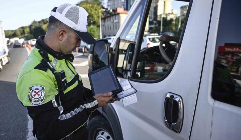 BAKAN YERLİKAYA, YURT GENELİNDE 3 BİN 966 OKUL SERVİSİ ARACINA CEZAİ İŞLEM UYGULANDIĞINI BİLDİRDİ