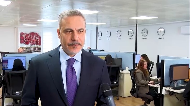 BAKAN FİDAN: "KONSOLOSLUK ÇAĞRI MERKEZİNDE DÜNYANIN DÖRT BİR TARAFINDA BULUNAN VATANDAŞLARIMIZIN SORULARINA CEVAP VERİLMEKTE"