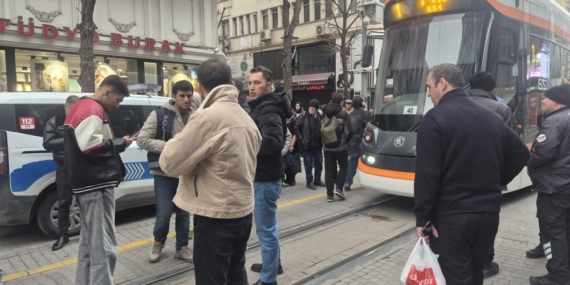 Eskişehir’de tramvayın çarptığı yaşlı adam yaralandı