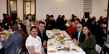 ESOGÜ HASTANESİ'NDE HASTANE PERSONELİ VE HASTA YAKINLARI İFTARDA BİR ARAYA GELDİ