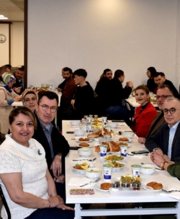 ESOGÜ HASTANESİ'NDE HASTANE PERSONELİ VE HASTA YAKINLARI İFTARDA BİR ARAYA GELDİ