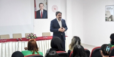 YEŞİLAY ESKİŞEHİR'DE "BAĞIMLILIKLA MÜCADELE" SEMİNERİ YAPTI