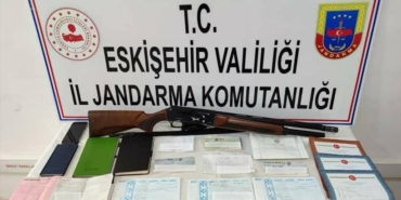 MAĞDURLARA ZORLA SENET İMZALATARAK BORÇLANDIRAN TEFECİ JANDARMADAN KAÇAMADI