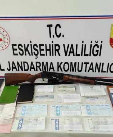MAĞDURLARA ZORLA SENET İMZALATARAK BORÇLANDIRAN TEFECİ JANDARMADAN KAÇAMADI