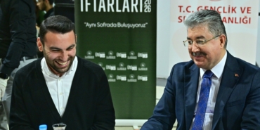 VALİ YILMAZ, ÖĞRENCİLERLE İFTAR YAPTI