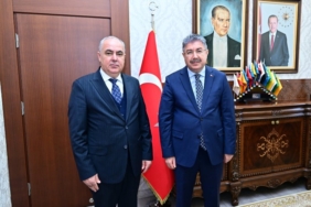 Valimiz-Dr-Erdinc-Yilmaz-Eskisehir-Cevre-Sehircilik-ve-Iklim-Degisikligi-Il-Muduru-olarak-atanan-Huseyin-Ozgur-Yalcin’i-makaminda-kabul-etti1(1)