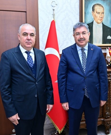 Valimiz-Dr-Erdinc-Yilmaz-Eskisehir-Cevre-Sehircilik-ve-Iklim-Degisikligi-Il-Muduru-olarak-atanan-Huseyin-Ozgur-Yalcin’i-makaminda-kabul-etti1(1)